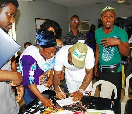 How fans rushed Davido during his NYSC registration at Lagos Orientation Camp (photos)