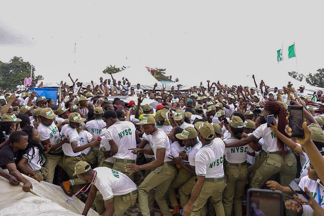 Corps members go wild as Davido arrives at NYSC Camp in Lagos