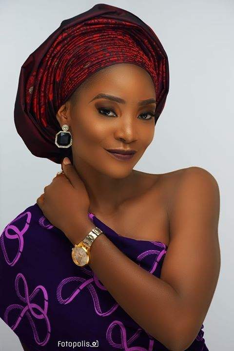 Meet Nigerian Lady who looks exactly like Singer, Simi