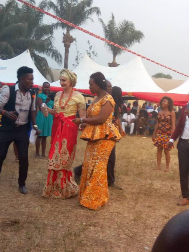 Nigerian Man marries his German girlfriend In Anambra (Photos)