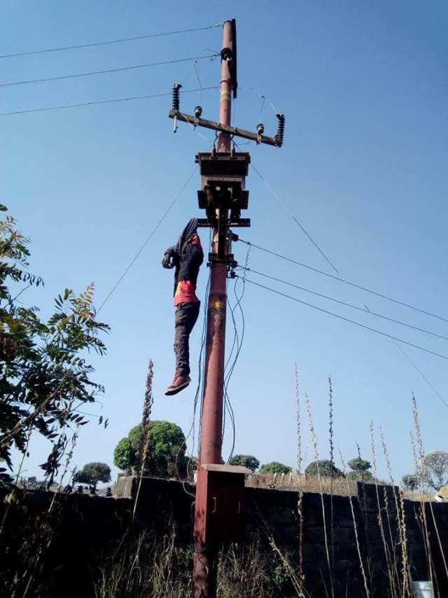 Thief electrocuted while trying to steal items from an electric pole in Jos
