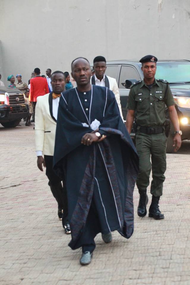 Apostle Johnson Suleman rocks a replica of Ebuka's Agbada (photos)