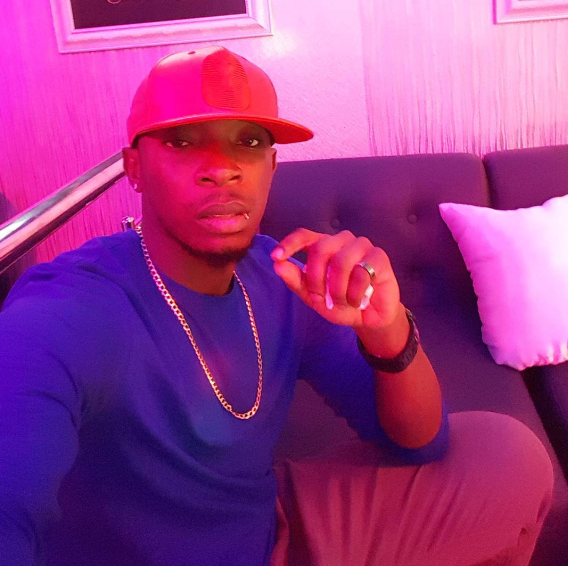 Linda Ikeji's brother, Peks shows off foreign currencies he plans on blowing in the club