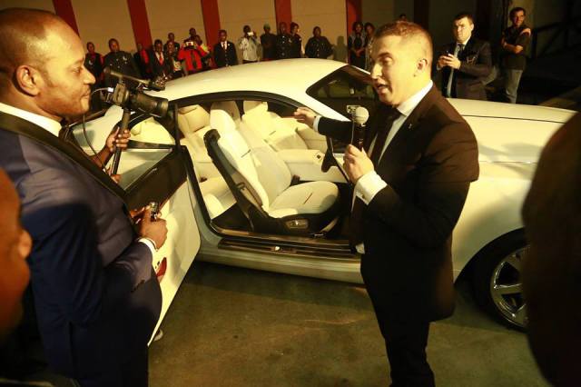 Meet world richest pastor said to be worth 1 billion dollars (Photos)