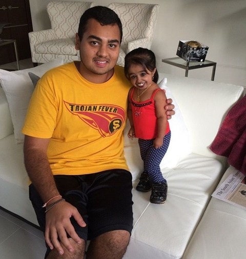 Adorable photos of World's smallest woman and her husband