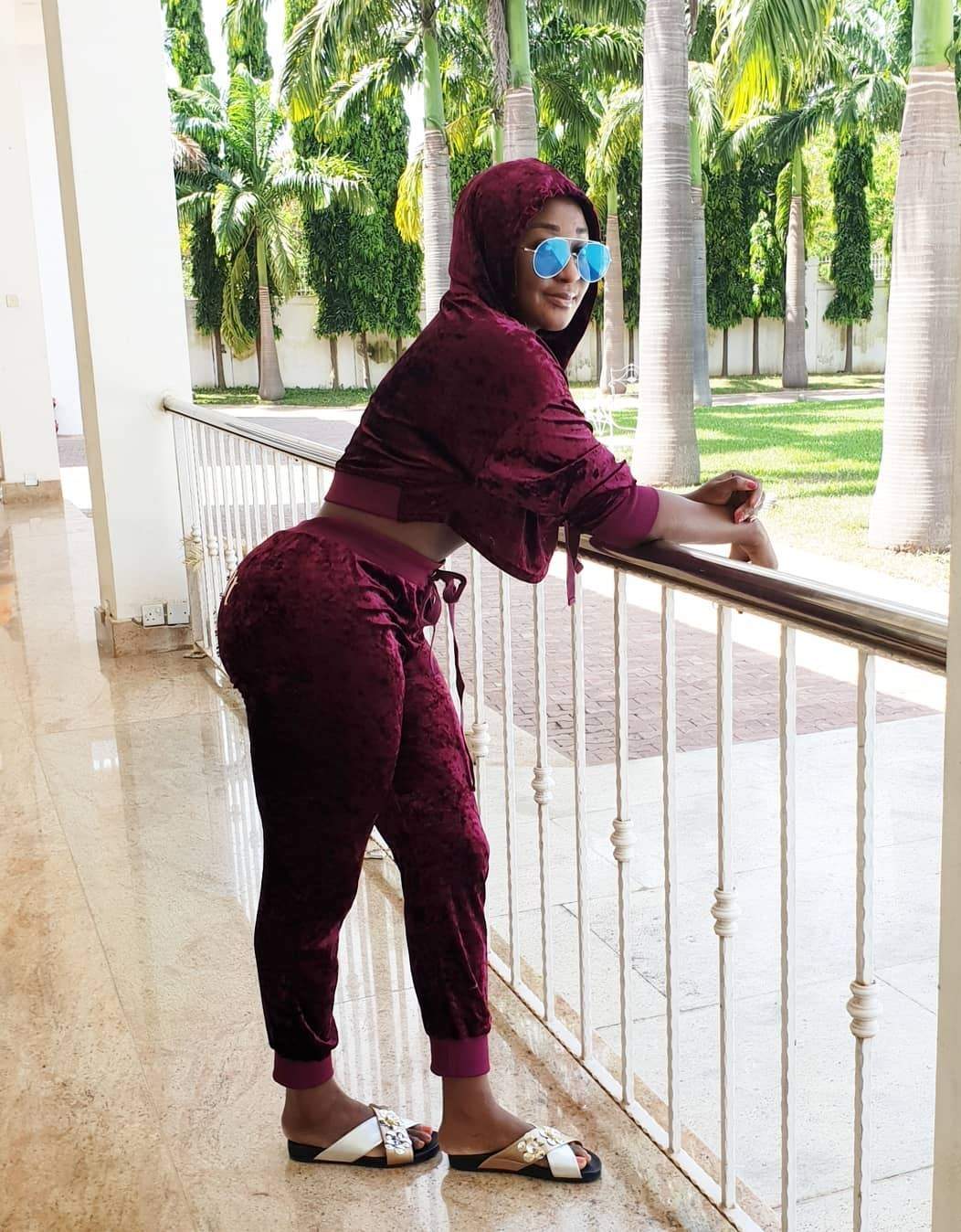 Actress, Ini Edo Celebrates Four Million Instagram Followers with Sultry Photo