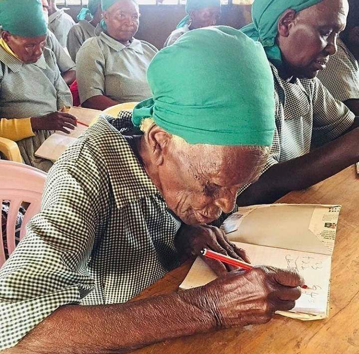 95-year-old woman enrolls in school to learn to read and write (photos)