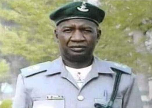 Nigerian customs officer dies after being stung by bees while on duty