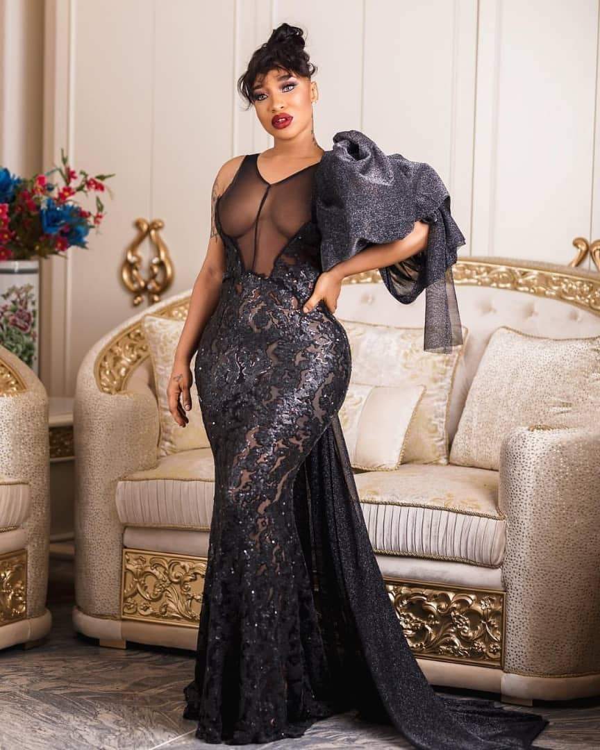 Tonto Dikeh and her curves stun in sexy black dress (Photos)
