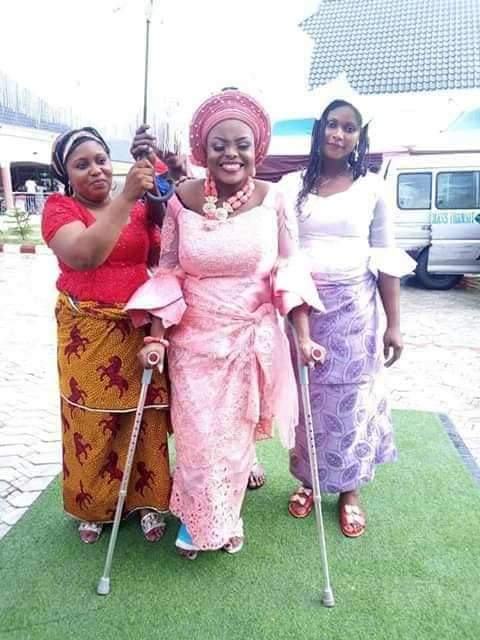 Nigerian Lady weds love of her life after surviving a fatal accident few days to her wedding (Photos)