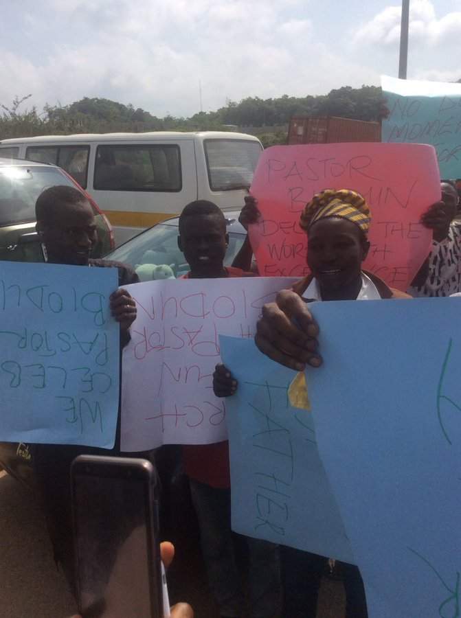 I was paid 10k to carry this placard in support of Pastor Fatoyinbo - Protester confesses