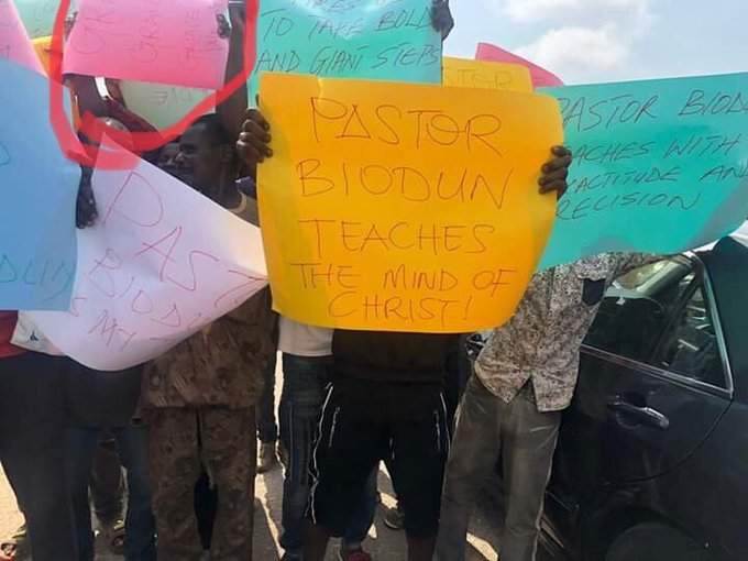 I was paid 10k to carry this placard in support of Pastor Fatoyinbo - Protester confesses