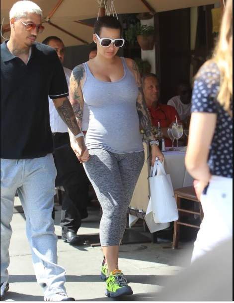 Amber Rose dumps her signature blonde look as she starts growing her hair (Photos)
