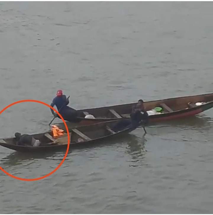 Man attempts suicide by jumping off a bridge in Lagos