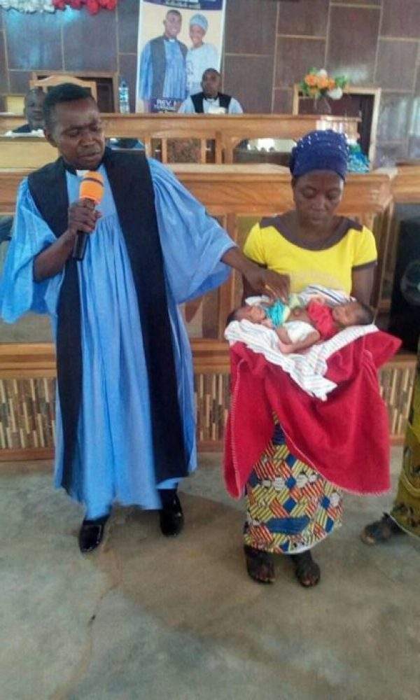 Lady delivers conjoined twins in Benue (Photos)