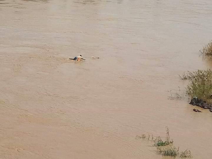 Suicidal woman rescued after she jumped inside a river in Kogi (Photos)