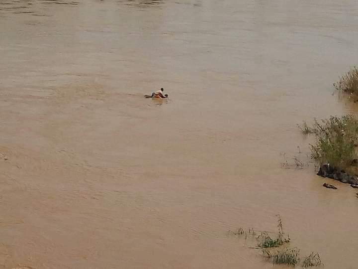 Suicidal woman rescued after she jumped inside a river in Kogi (Photos)