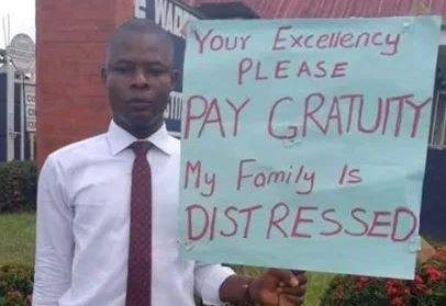 Pay my father's gratuity or I'll commit suicide - Man protests at Cross River State governor's office