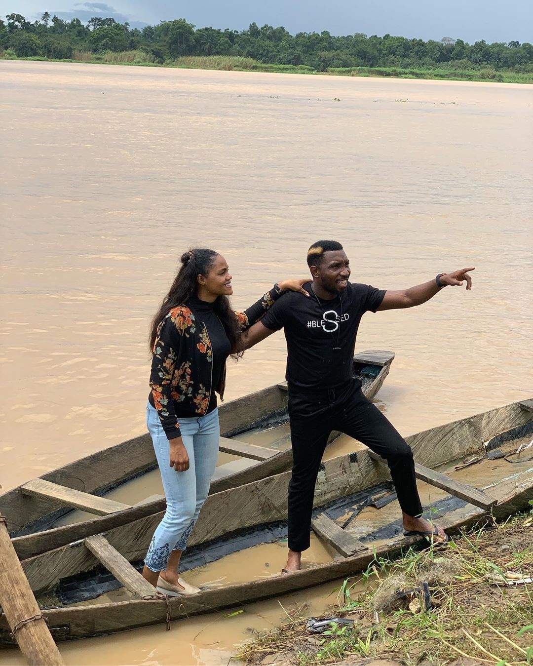 Lovely photos of Timi Dakolo and his wife, Busola enjoying a boat ride in Bayelsa