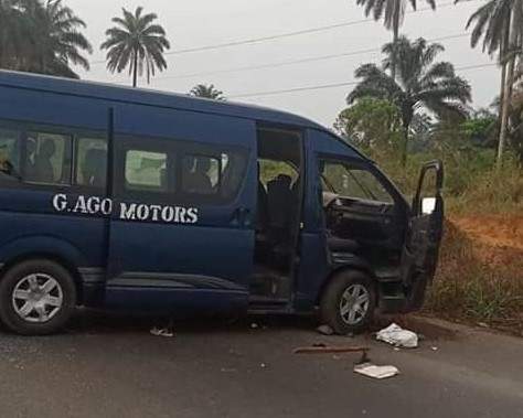 Gunmen attack 14-seater commercial bus in Rivers State, kill driver, 2 passengers, kidnap others (Photo)