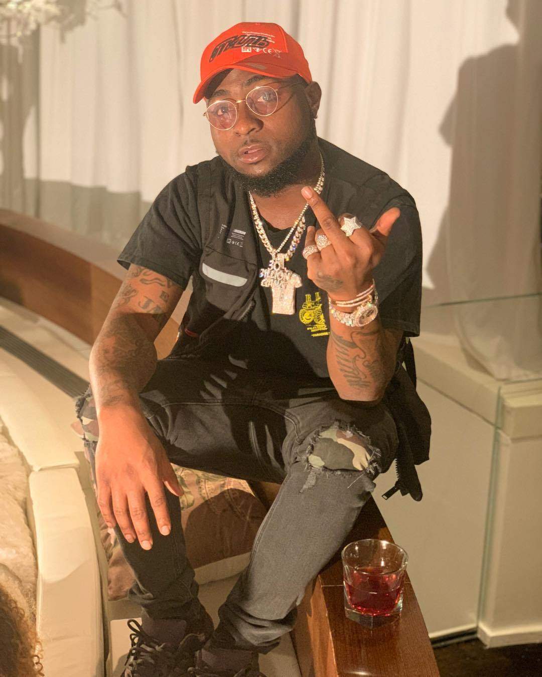 Wizkid advises against voting someone because a paid celebrity endorses them, Davido reacts