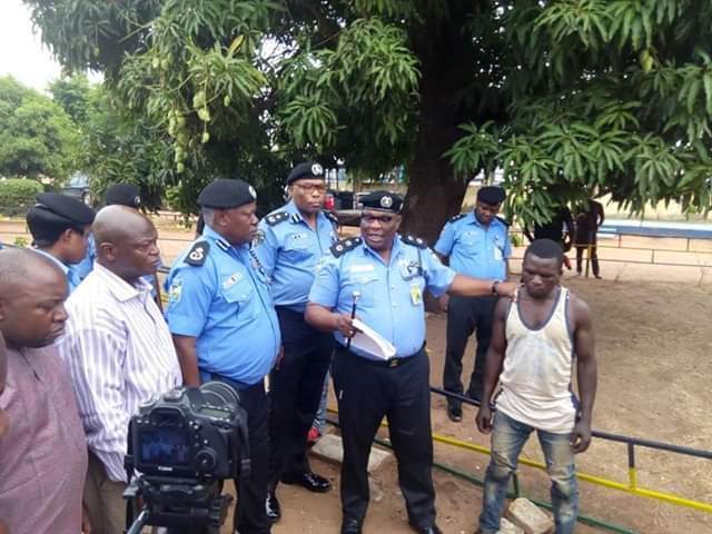 Benue police parade suspect who killed young man for ritual purpose and defrauded victim's father of over N200K (Photos)
