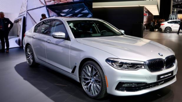 BMW 530e Is The First Ever Car That can Charge Wirelessly