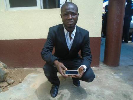 Corporate Pickpocket Arrested After Removing Mobile Phone From Victim's Handbag In Lagos