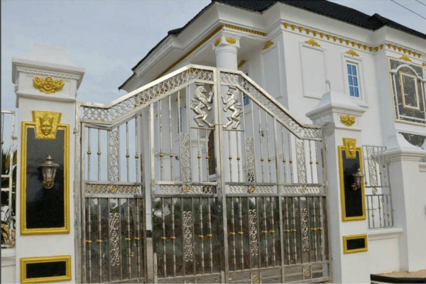 Comedian I Go Dye Tells Why He Built His Mother A 'Golden' Mansion - PHOTOS