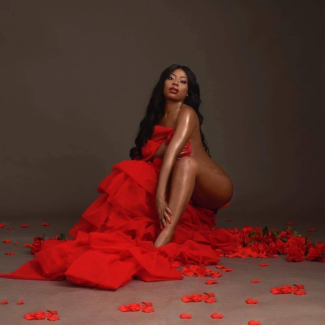 Davido's babymama Sophie Momodu has us gasping in this half-clad Valentine's day photos