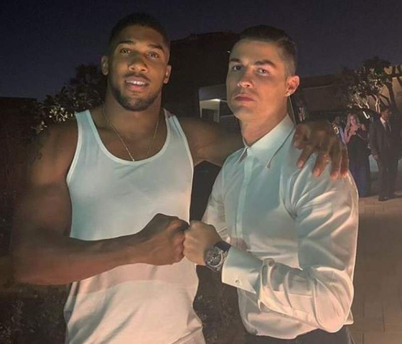 Ronaldo meets up with world heavyweight champion Anthony Joshua (photo)