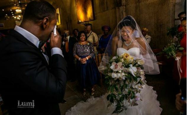 See This Viral Photo Of A Nigerian Groom And His Bride Crying At Their Wedding.