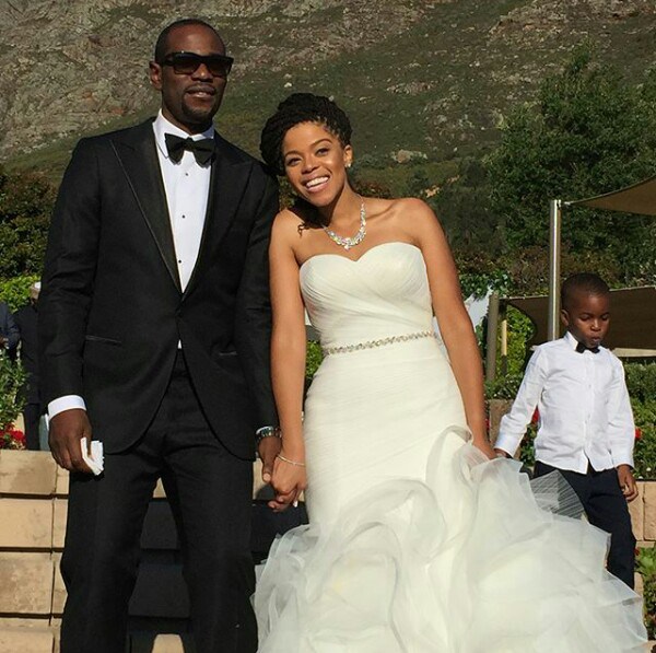 See This Viral Photo Of A Nigerian Groom And His Bride Crying At Their Wedding.