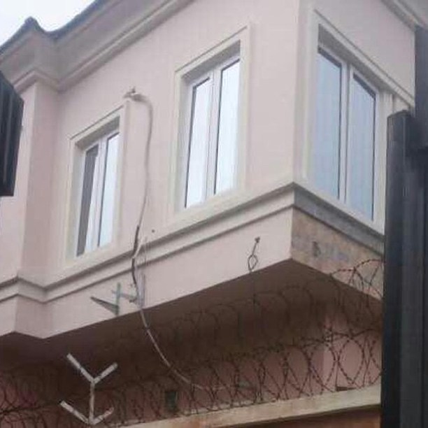 Bobrisky secretly packing out of his rented duplex, as PHCN cuts his power supply