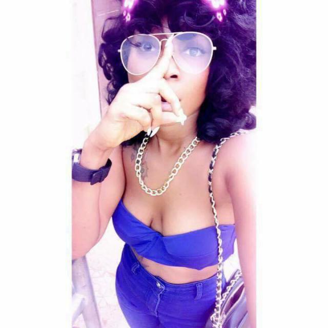 Slay queen shows off her expensive panties, tattoo in beautiful photos