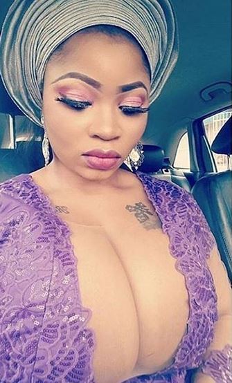 Roman goddess and another busty lady wants to steal the shine at Oritsefemi's wedding