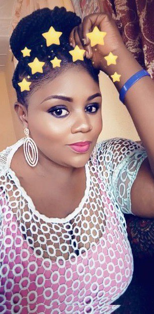 Nigerian Lady narrates how she treated a man who was stylishly trying to poke her "big chest" in a taxi