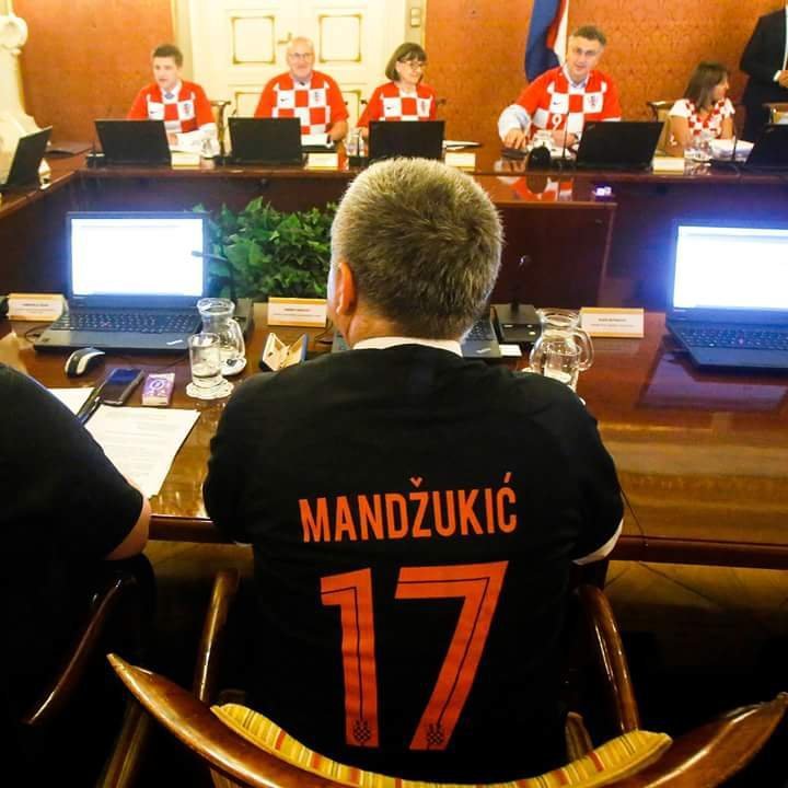 Croatian politicians wears country Jersey to work (Photos)