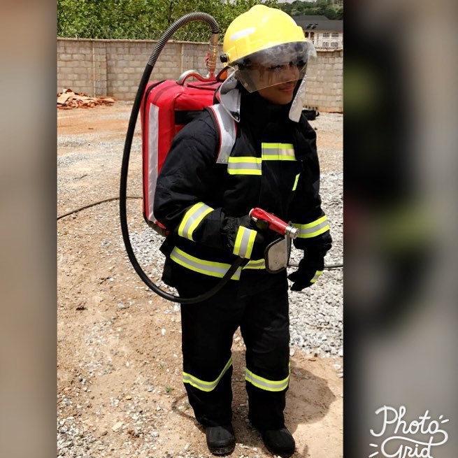 This very pretty Nigerian fire fighter is trending online! (Photo)