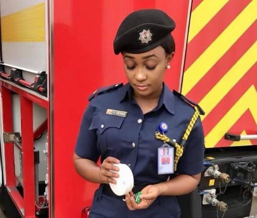 This very pretty Nigerian fire fighter is trending online! (Photo)