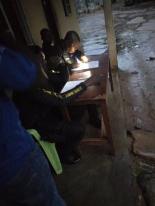 Warri residents allegedly pay SARS Officers for registration in order to be protected