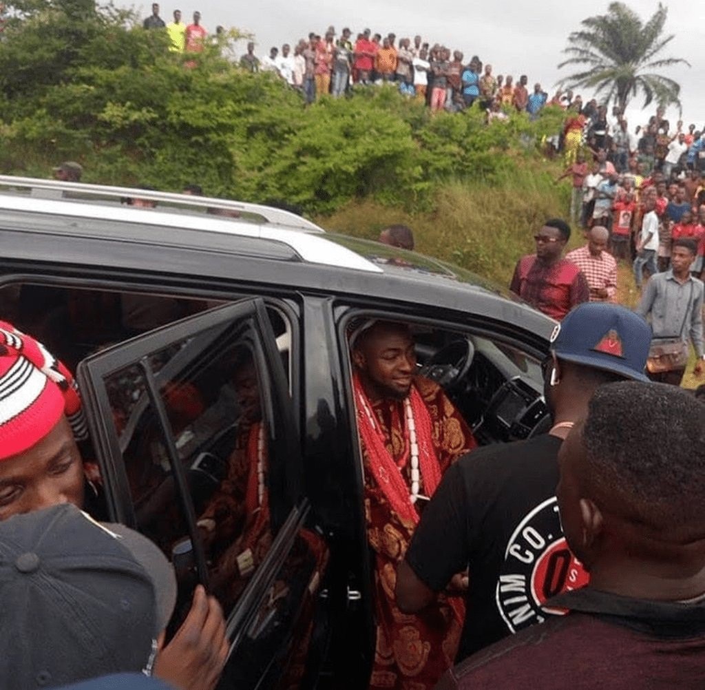 Davido mobbed by fans at video shoot with Duncan Mighty (Photos + Video)