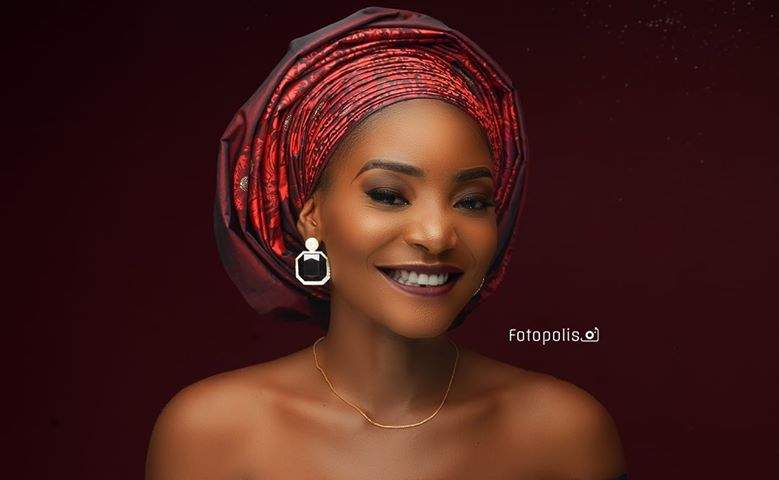 Meet Nigerian Lady who looks exactly like Singer, Simi