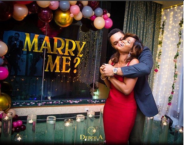Man Flies In From Abroad To Surprise His Girlfriend With A Marriage Proposal (Photos)