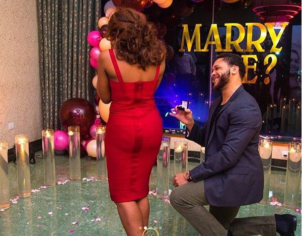 Man Flies In From Abroad To Surprise His Girlfriend With A Marriage Proposal (Photos)