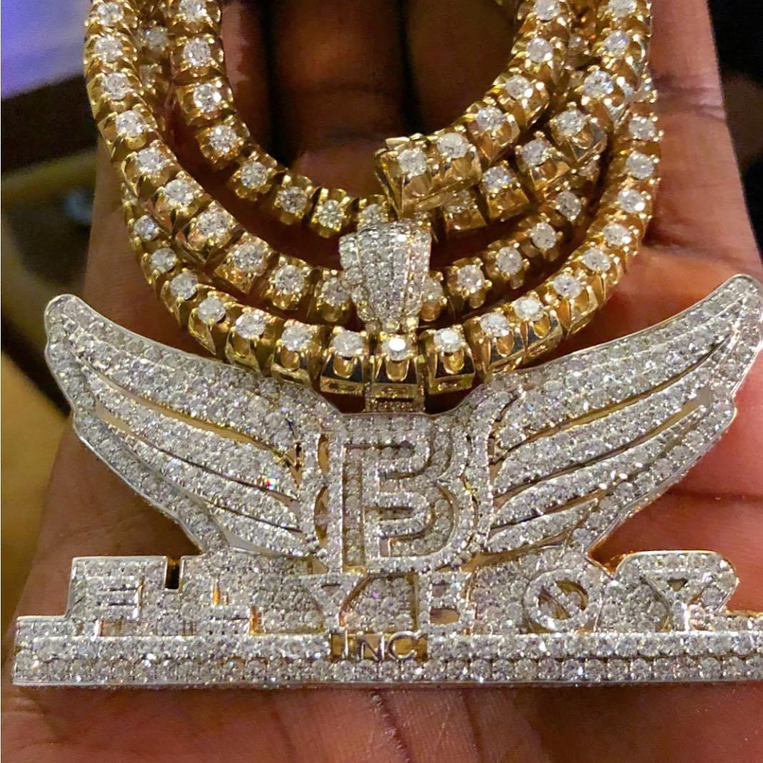 Singer, Kiss Daniel flaunts his new diamond encrusted chain worth N14Million (Photos)