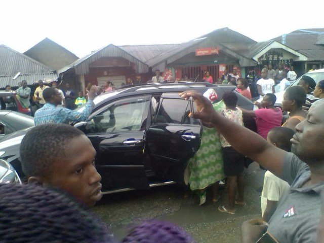 Nigerian Lady trapped in traffic gives birth inside a car (photos)