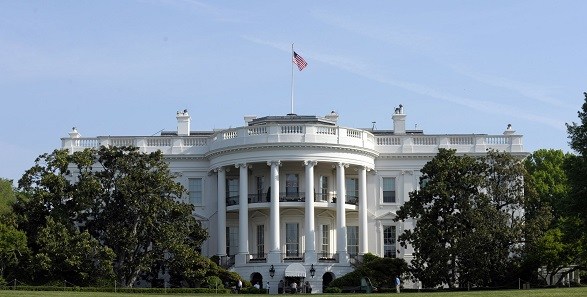 Man shoots himself outside the White House