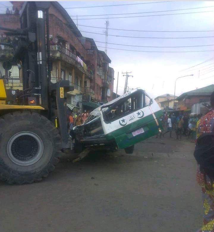 Driver killed as truck conveying tomatoes falls on bus in Lagos (Photos)