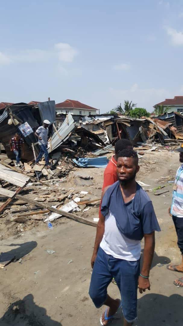 Two persons reportedly die as Ikota slum is demolished by unknown persons (photos)